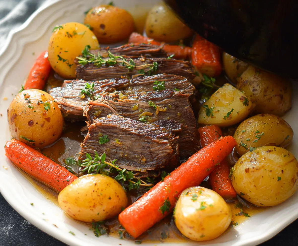 Easy Slow Cooker Pot Roast with Veggies